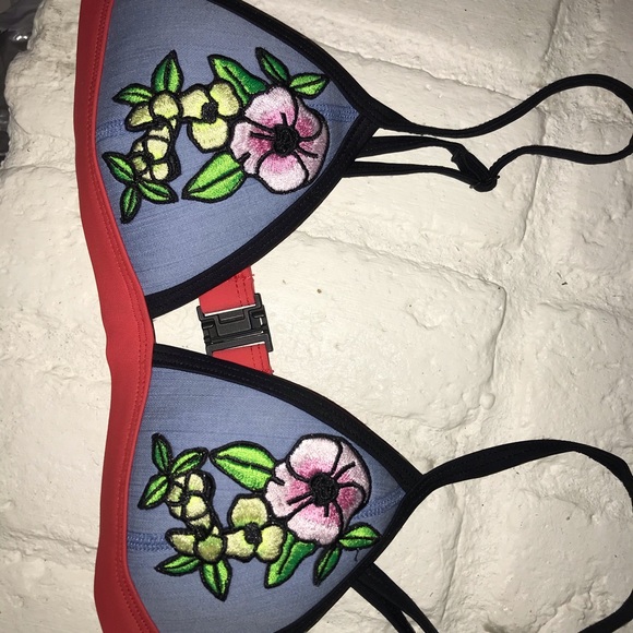 TRIANGL Jean Bikini with Flower Embellishments - Picture 8 of 8